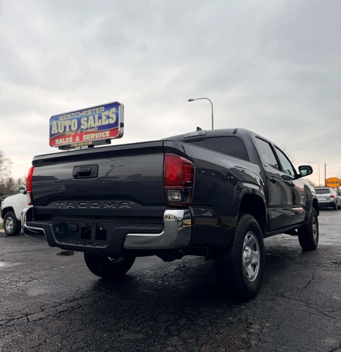 Used 2023 Toyota Tacoma SR5 RWD image 4