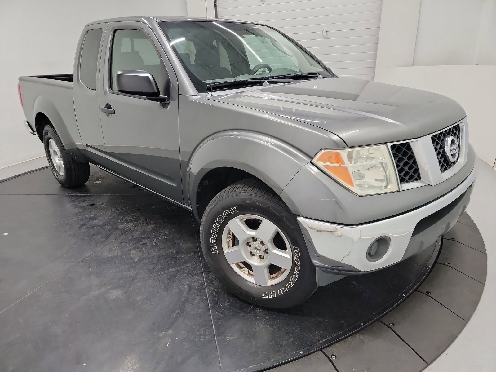 Used 2007 Nissan Frontier SE w/ SE Value Truck Pkg image 9
