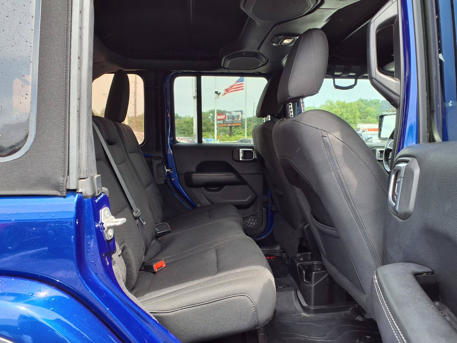 Used 2018 Jeep Wrangler Unlimited Sahara AWD/4WD image 30