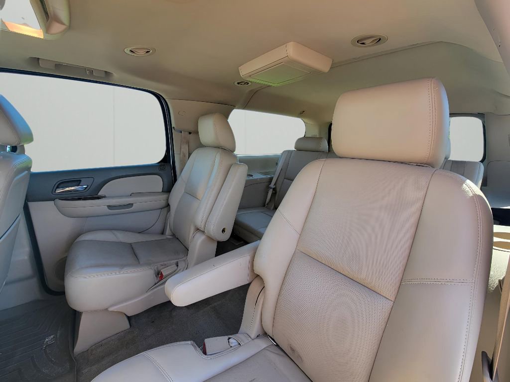 Used 2014 Chevrolet Suburban LTZ image 25