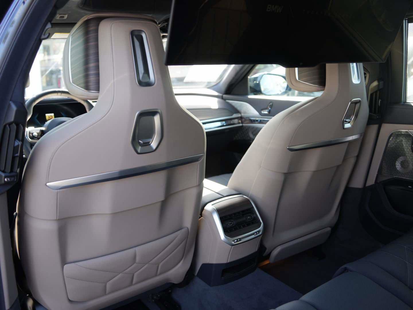 Used 2025 BMW i7 M70 image 25