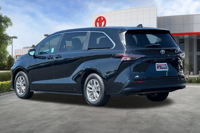 Certified 2024 Toyota Sienna LE AWD/4WD image 7