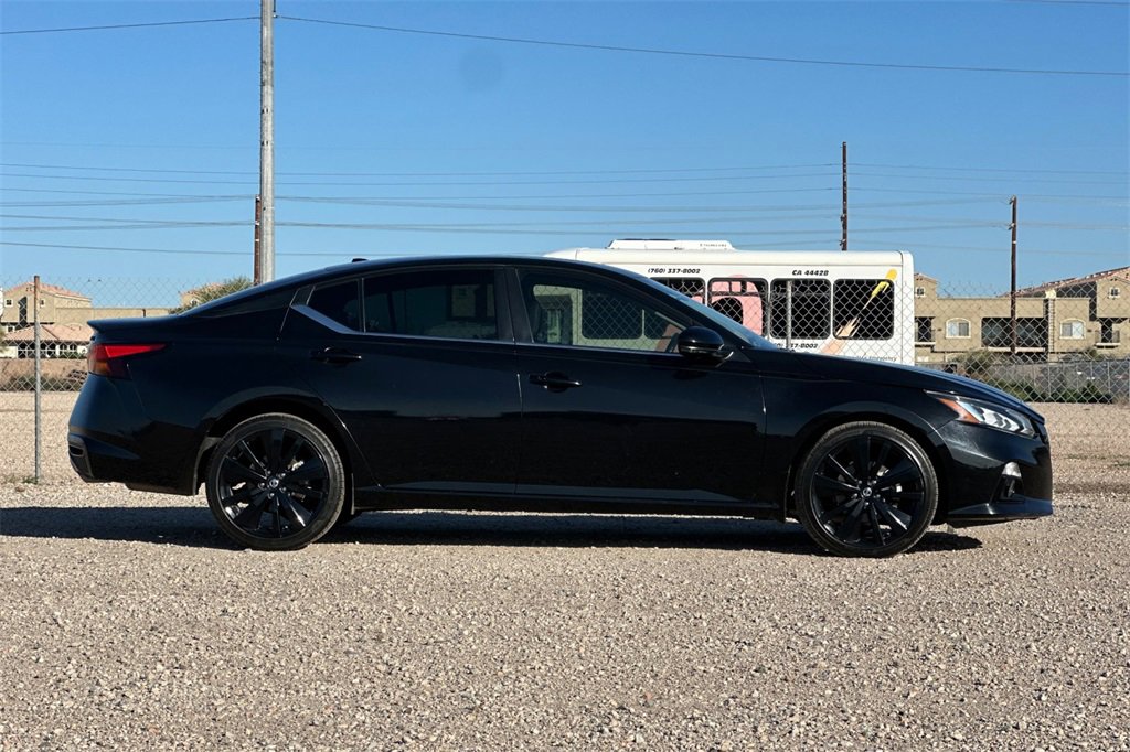 Used 2022 Nissan Altima 2.5 SR w/ Midnight Edition Package image 3
