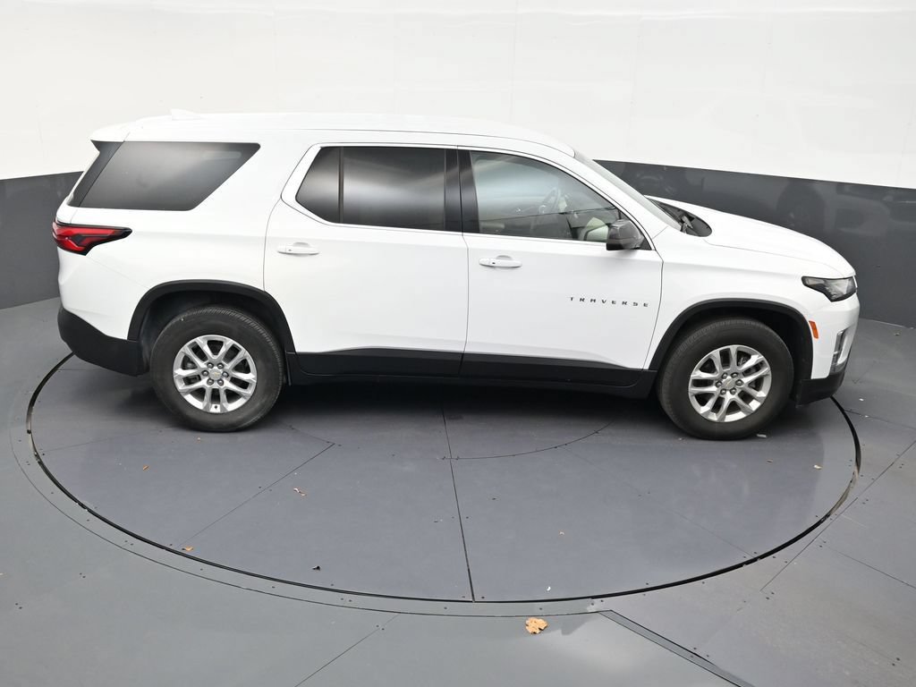 Used 2023 Chevrolet Traverse LS FWD image 16