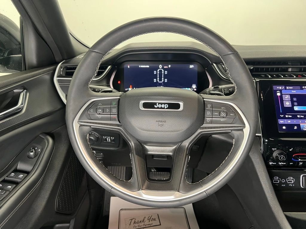 Used 2024 Jeep Grand Cherokee L Laredo image 15