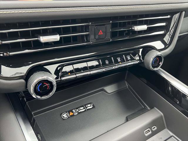 Used 2025 Chevrolet Suburban Premier image 33