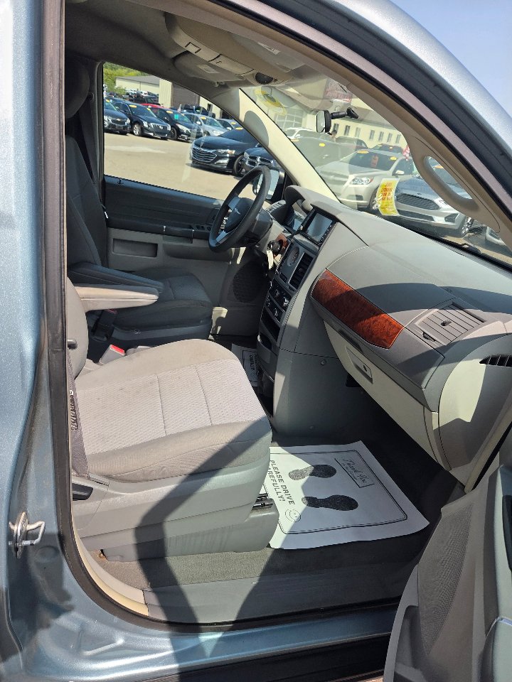 Used 2009 Chrysler Town & Country LX w/ Entertainment Group #1 image 13