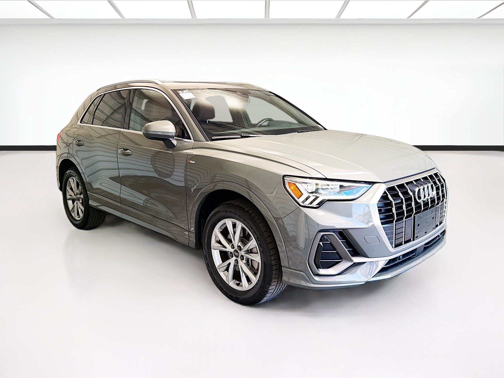Used 2024 Audi Q3 2.0T Premium Plus AWD/4WD image 3
