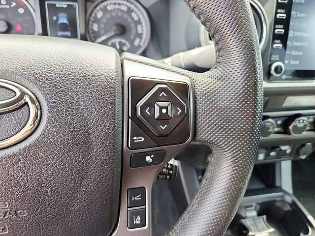 Used 2022 Toyota Tacoma TRD Off-Road w/ Technology Package AWD/4WD image 16