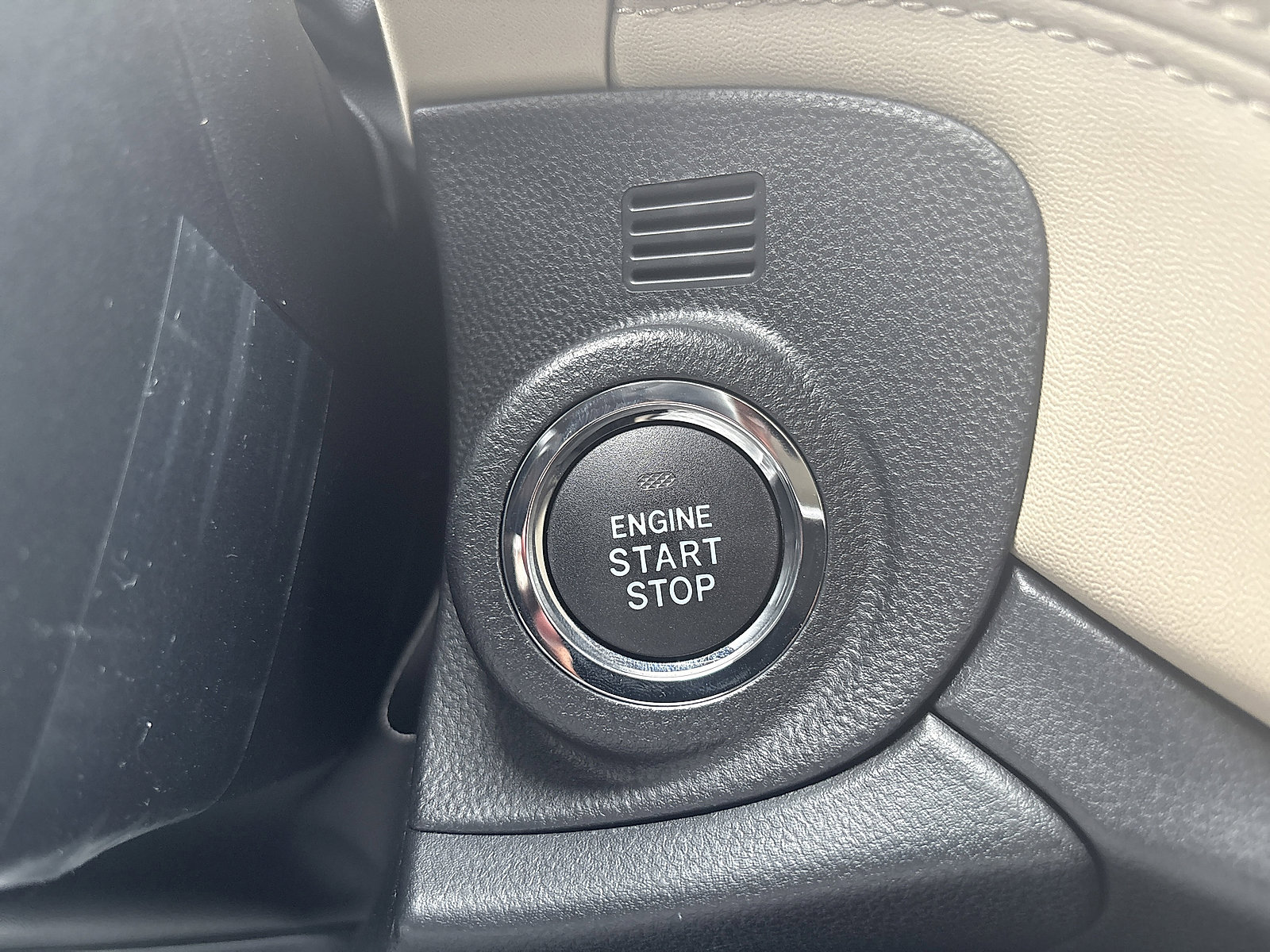 Used 2025 Subaru Outback Limited image 32