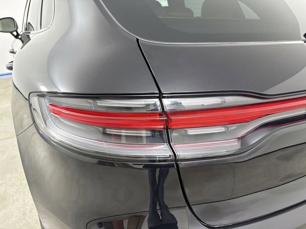 Certified 2024 Porsche Macan image 18
