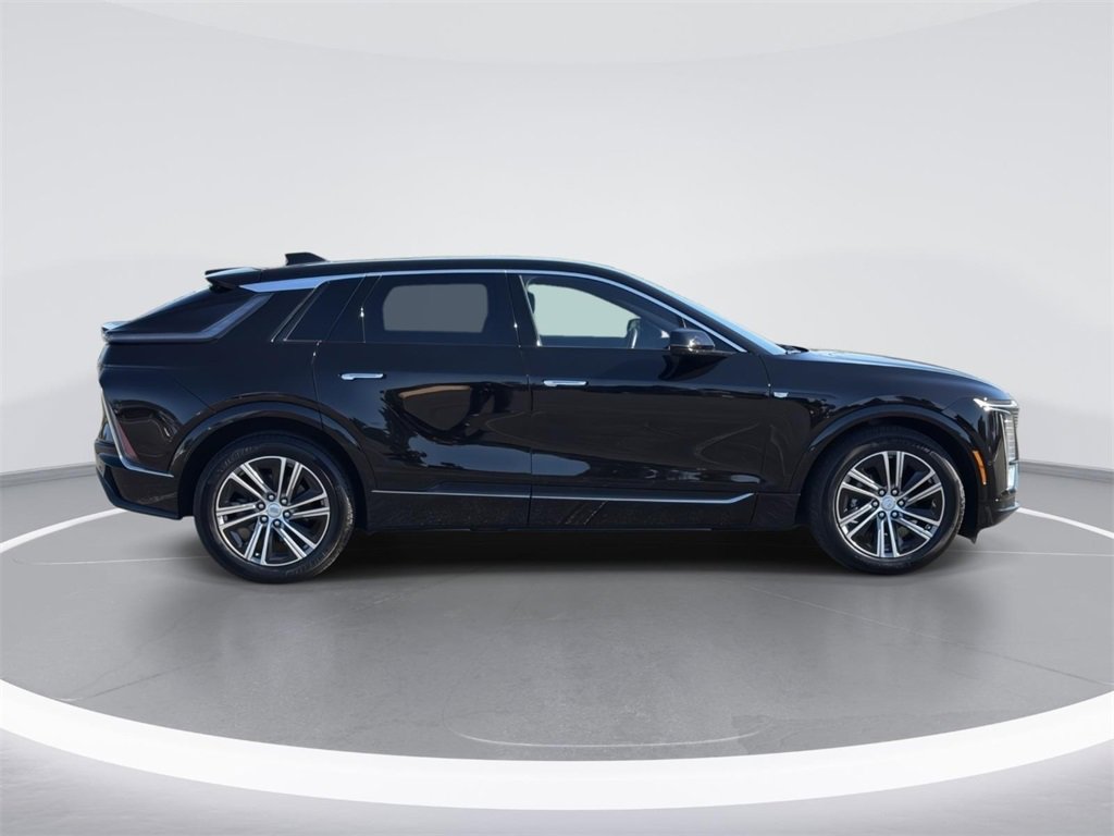 Used 2025 Cadillac Lyriq Luxury image 3