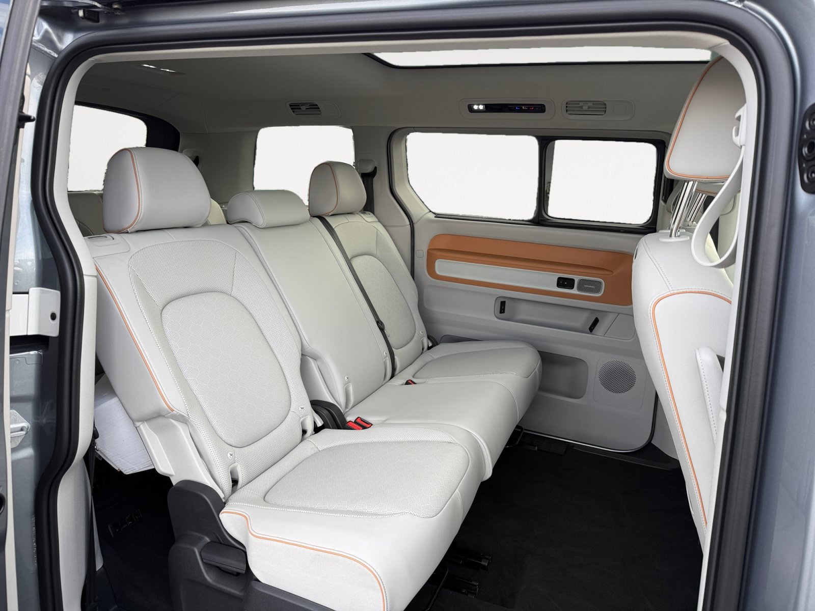 Certified 2025 Volkswagen ID. Buzz 1st Edition RWD image 18