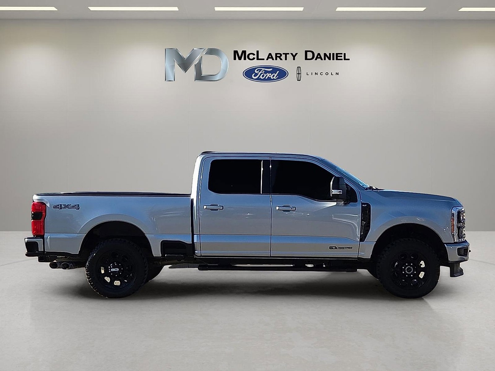 Used 2023 Ford F250 XLT w/ Black Appearance Package image 6