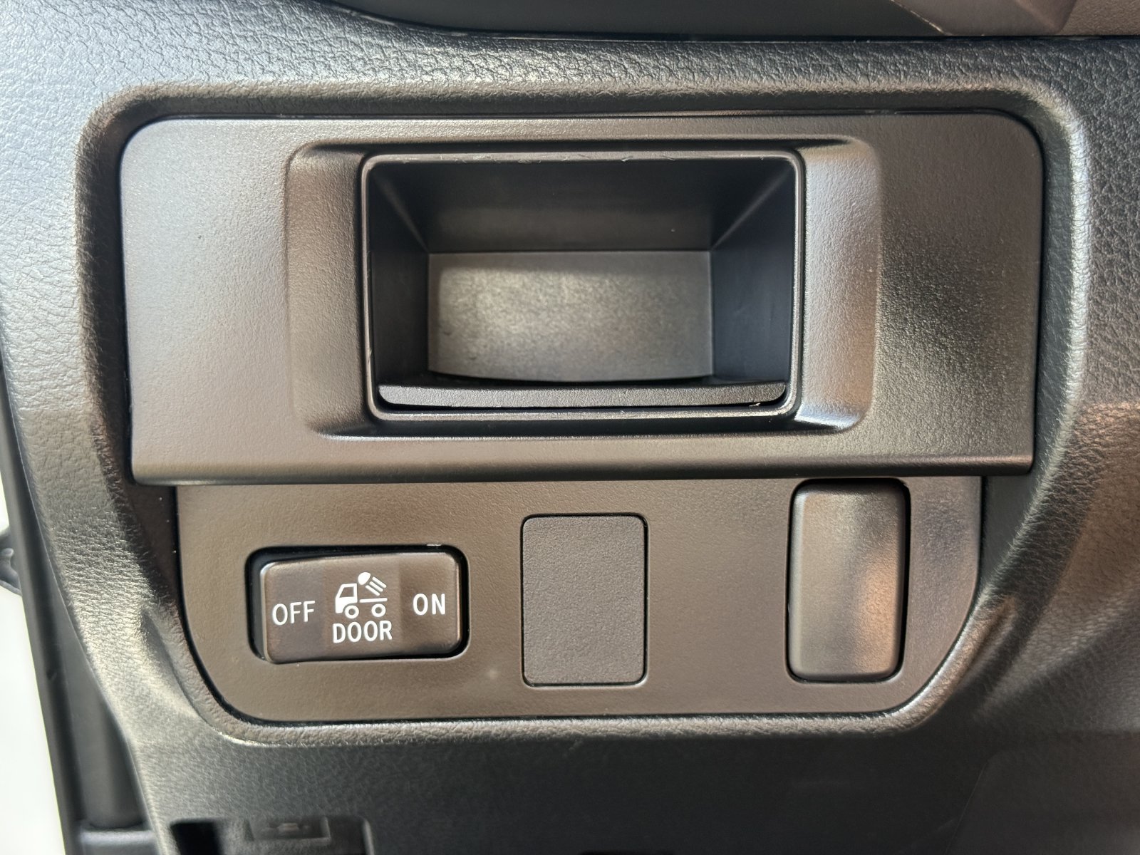 Used 2017 Toyota Tacoma SR5 RWD image 31