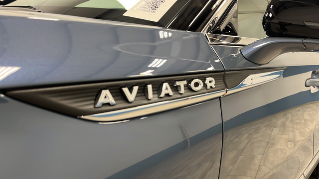 Used 2025 Lincoln Aviator Reserve AWD/4WD image 40