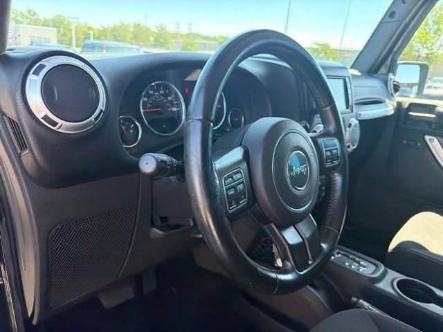 Used 2015 Jeep Wrangler Unlimited Sahara w/ Dual Top Group AWD/4WD image 7