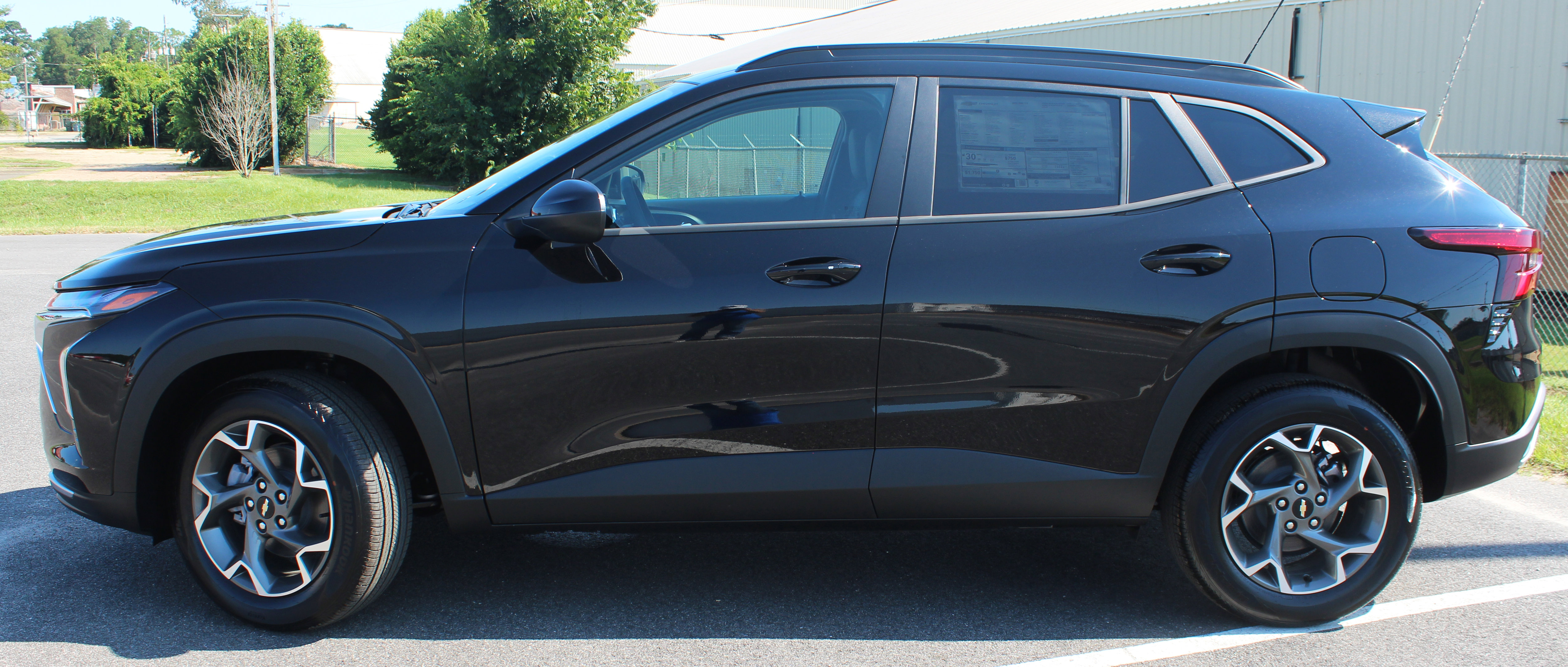 New 2025 Chevrolet Trax LT w/ Driver Confidence Package image 2