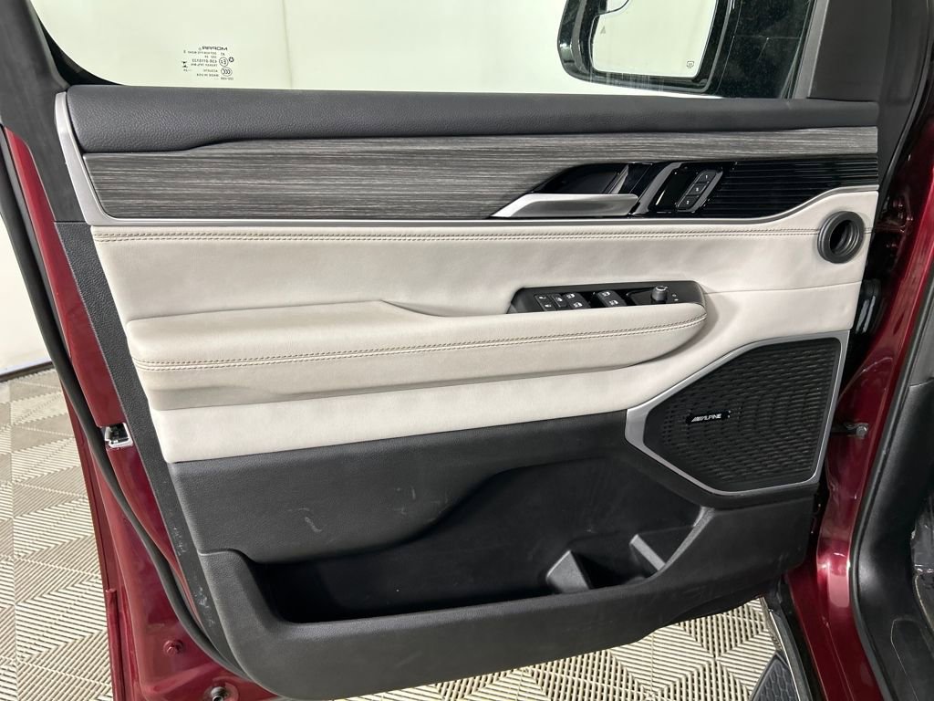Used 2024 Jeep Wagoneer Series III image 11