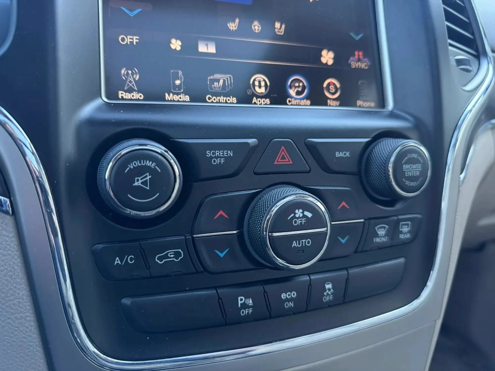 Used 2015 Jeep Grand Cherokee Overland RWD image 20