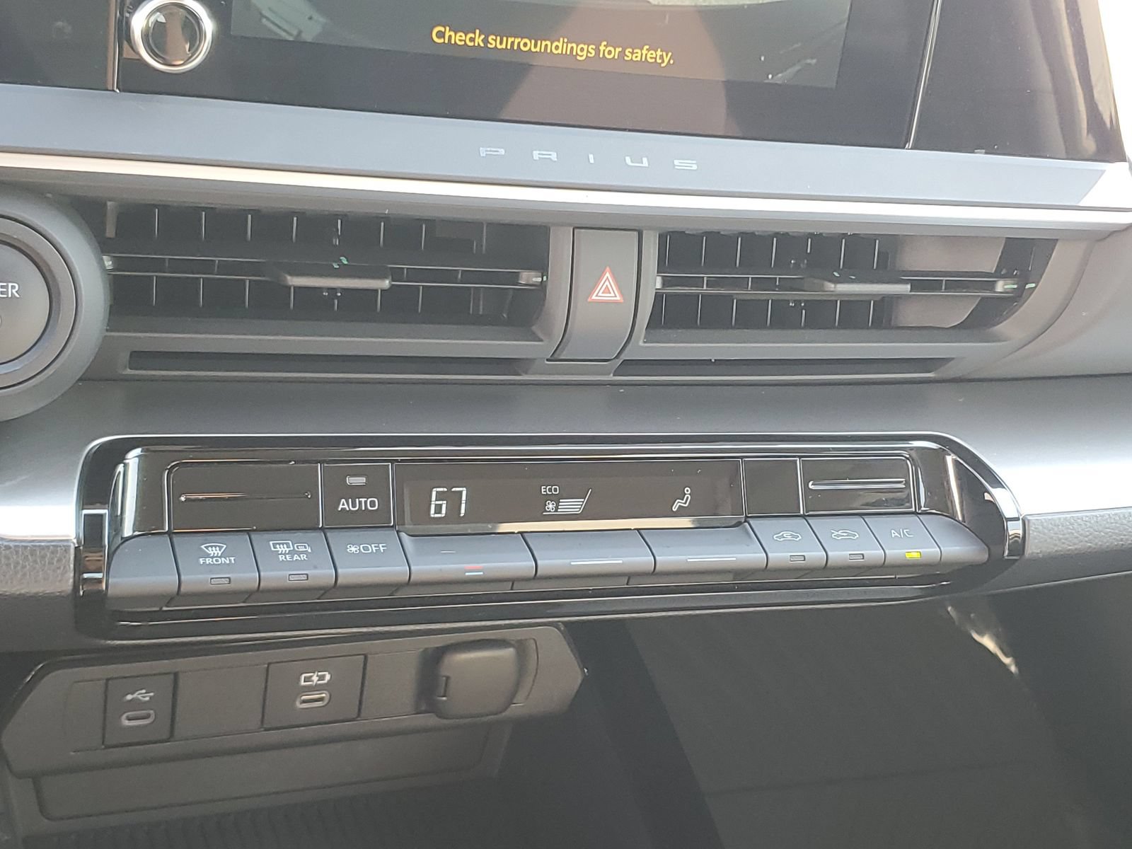 Certified 2025 Toyota Prius LE FWD image 27