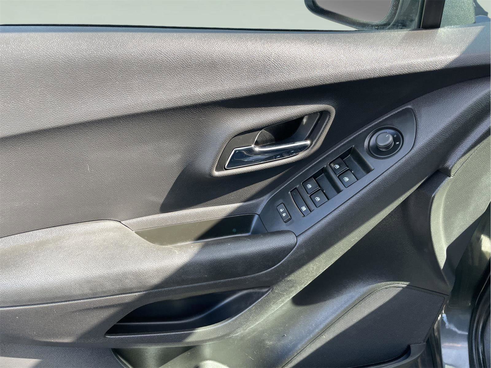 Used 2020 Chevrolet Trax LT image 21