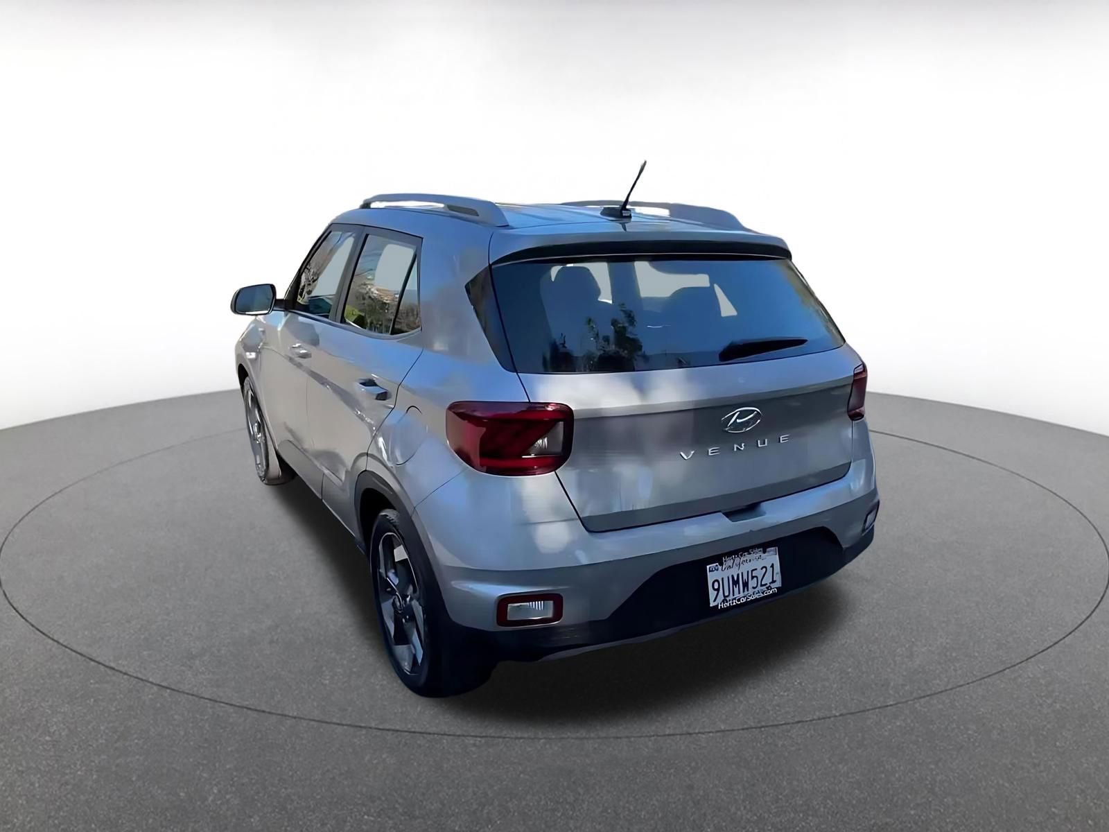 Used 2025 Hyundai Venue SEL image 11