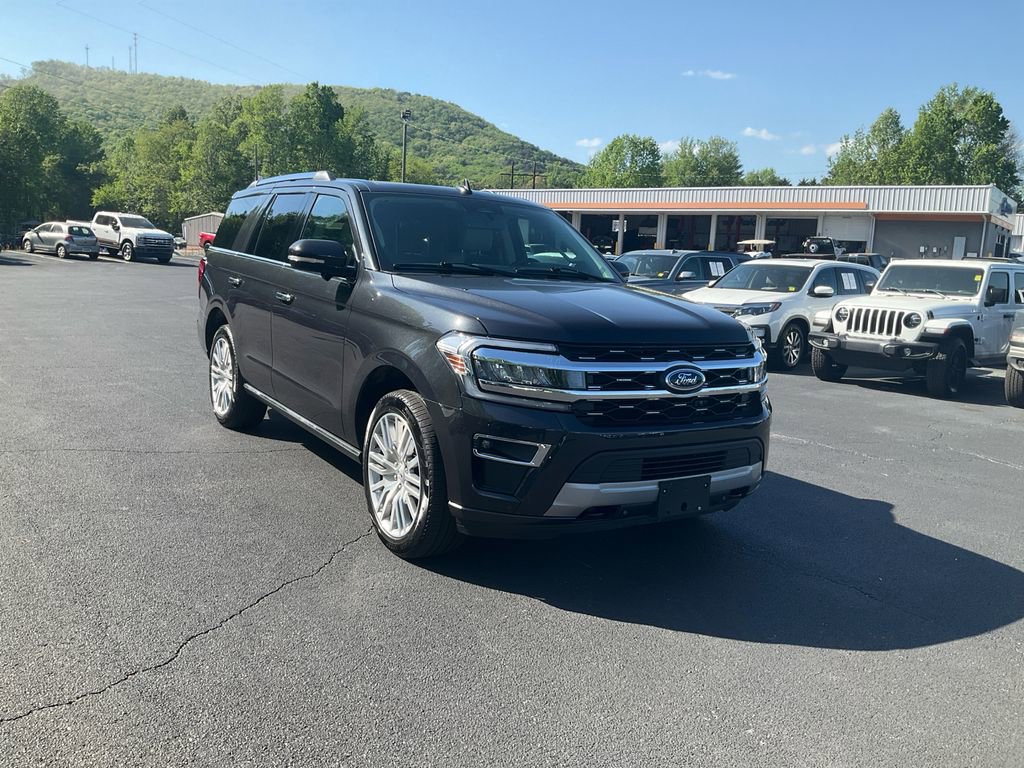 Used 2024 Ford Expedition Limited image 3