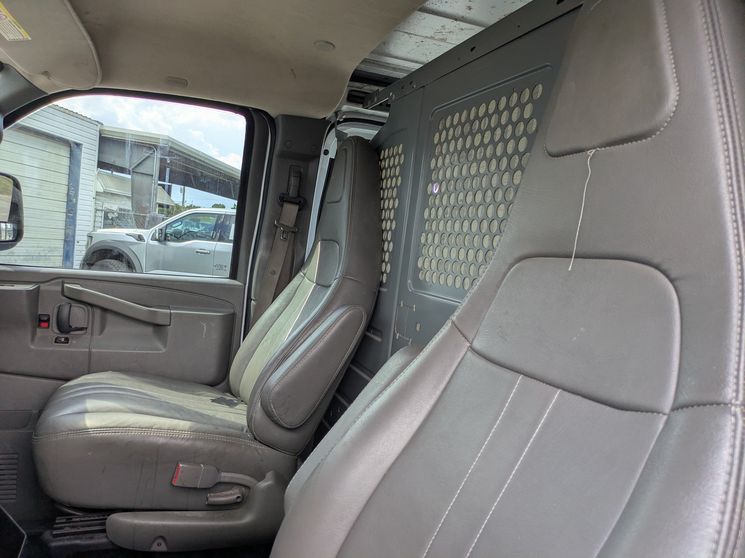 Used 2016 Chevrolet Express 2500 RWD image 18