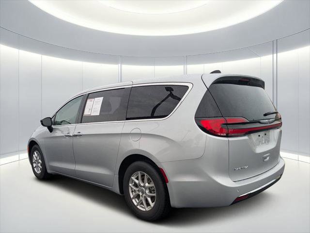 Certified 2024 Chrysler Pacifica Touring-L FWD image 6