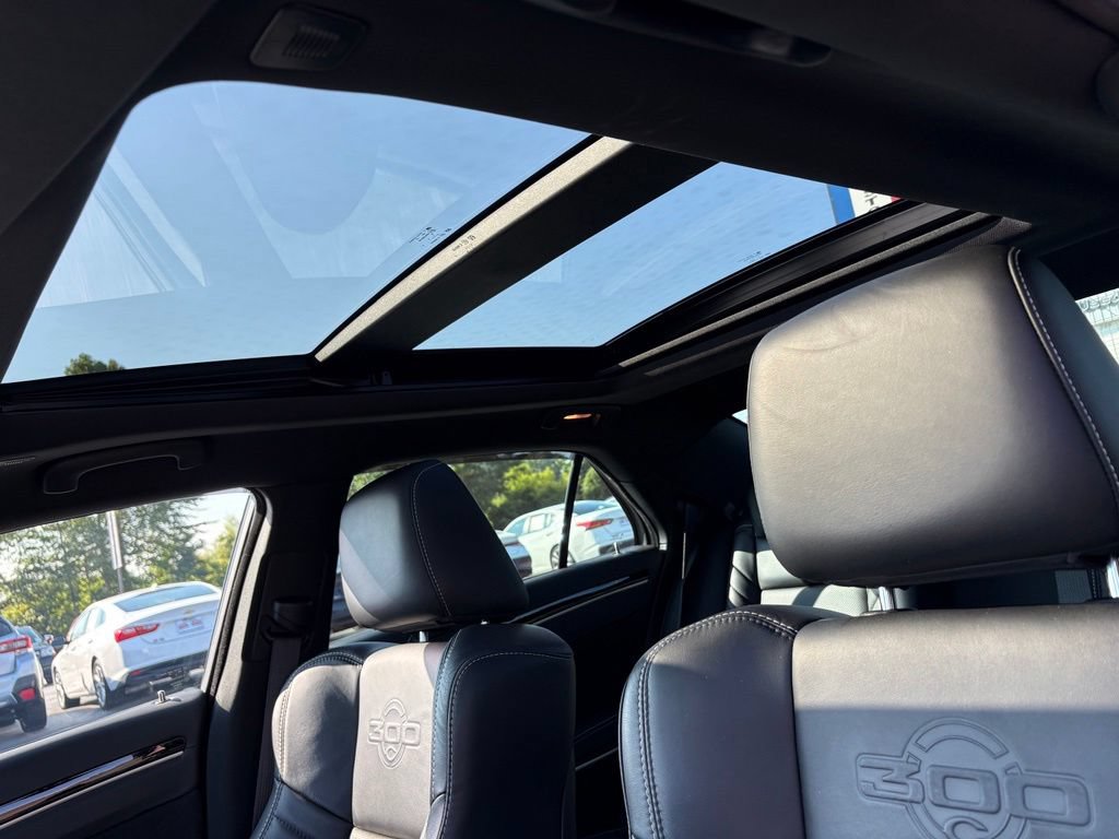 Used 2023 Chrysler 300 C RWD image 9