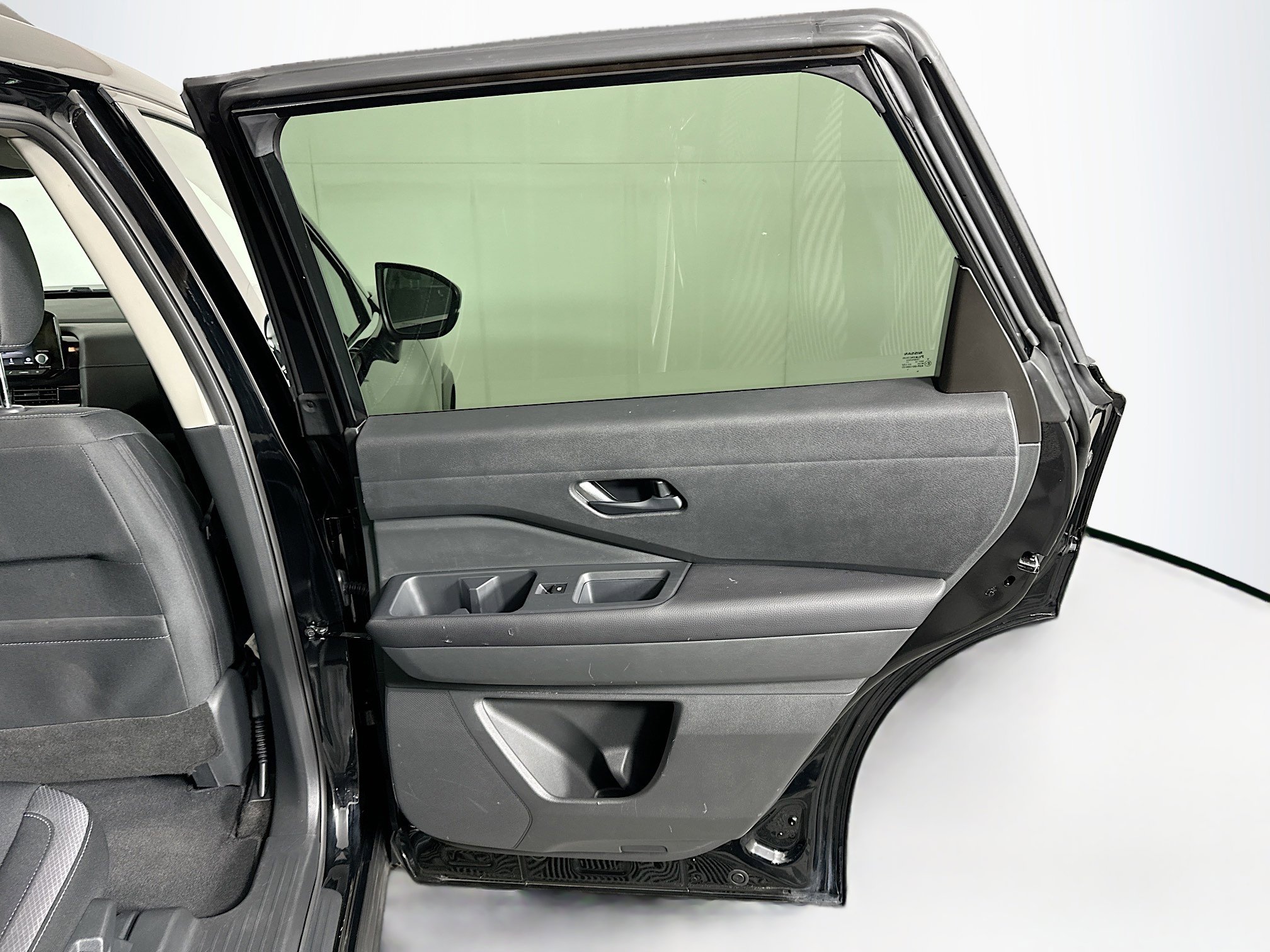 Used 2025 Nissan Pathfinder SV image 31