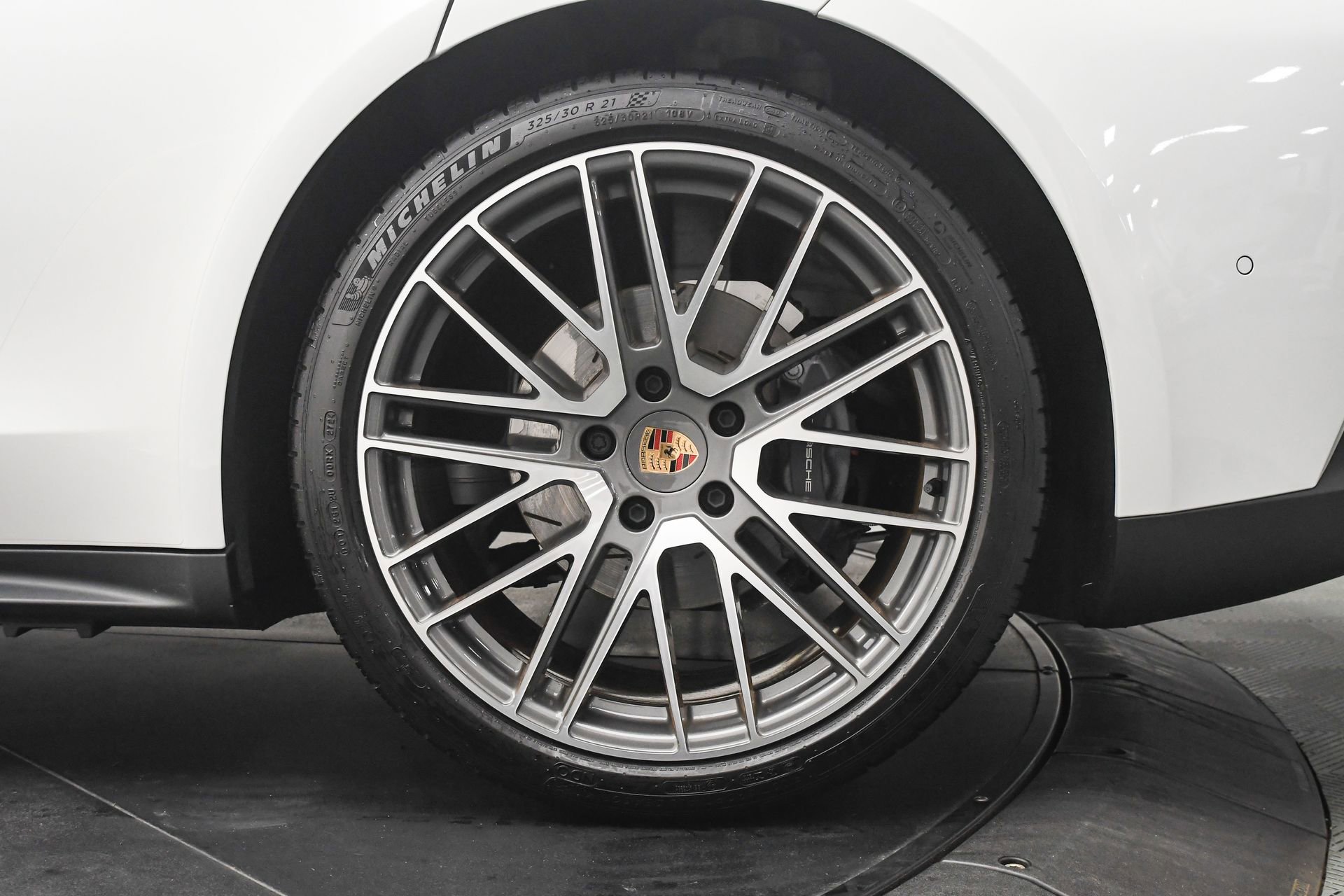 Used 2025 Porsche Panamera 4 image 33