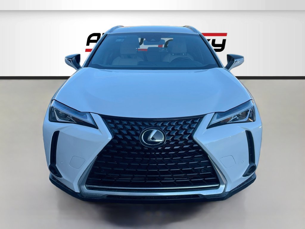 Used 2022 Lexus UX 200 w/ Accessory Package (Z1) FWD image 2