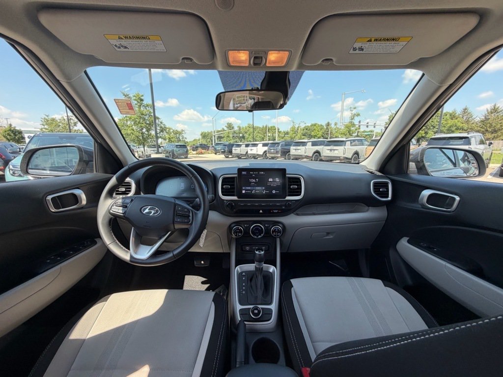 Used 2023 Hyundai Venue SEL FWD image 7