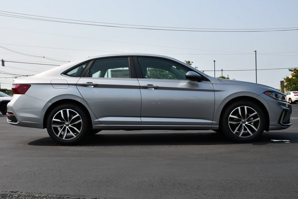 New 2026 Volkswagen Jetta SE FWD image 8