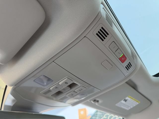 Certified 2023 Volkswagen Jetta SE w/ Panoramic Sunroof Package FWD image 34