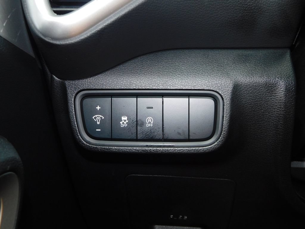 Used 2025 Kia Soul LX w/ LX Technology Package FWD image 26