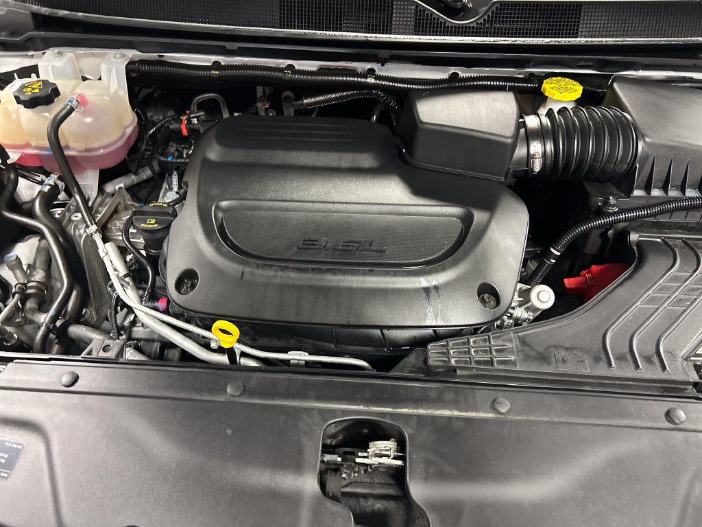Used 2026 Chrysler Pacifica Limited FWD image 28
