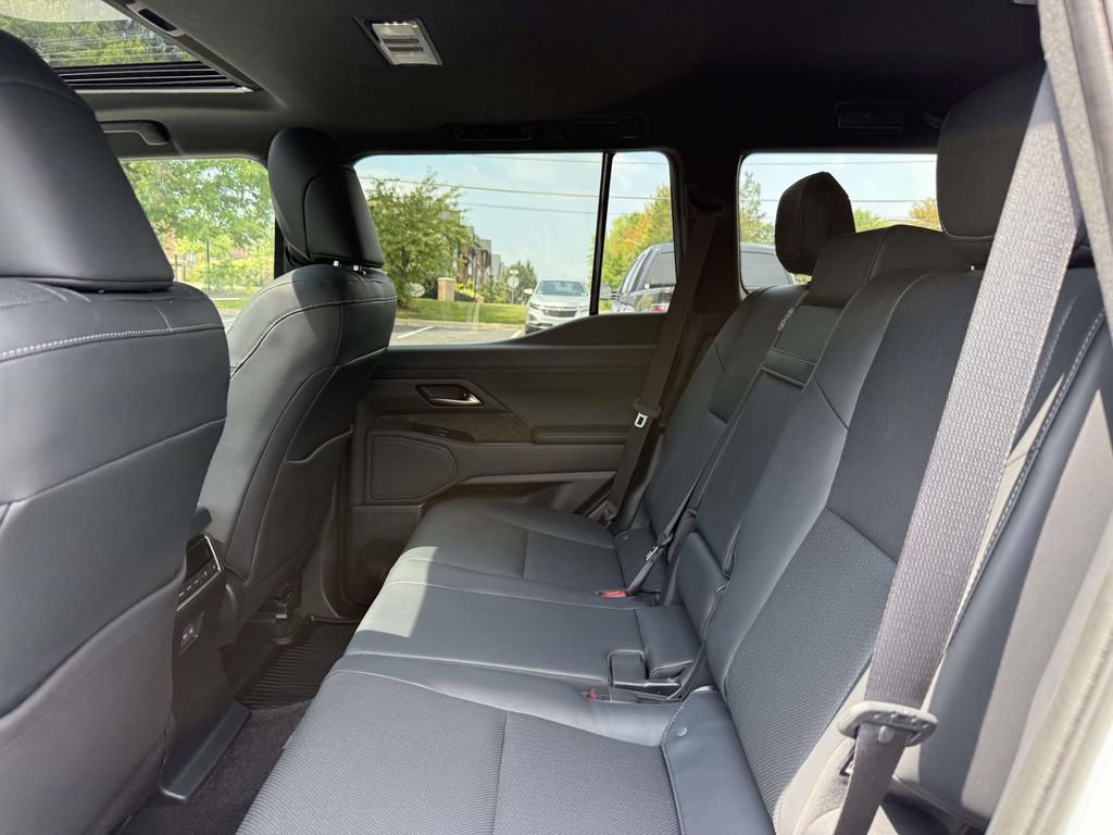 Used 2024 Lexus GX 550 w/ Accessory Package (2T) AWD/4WD image 18