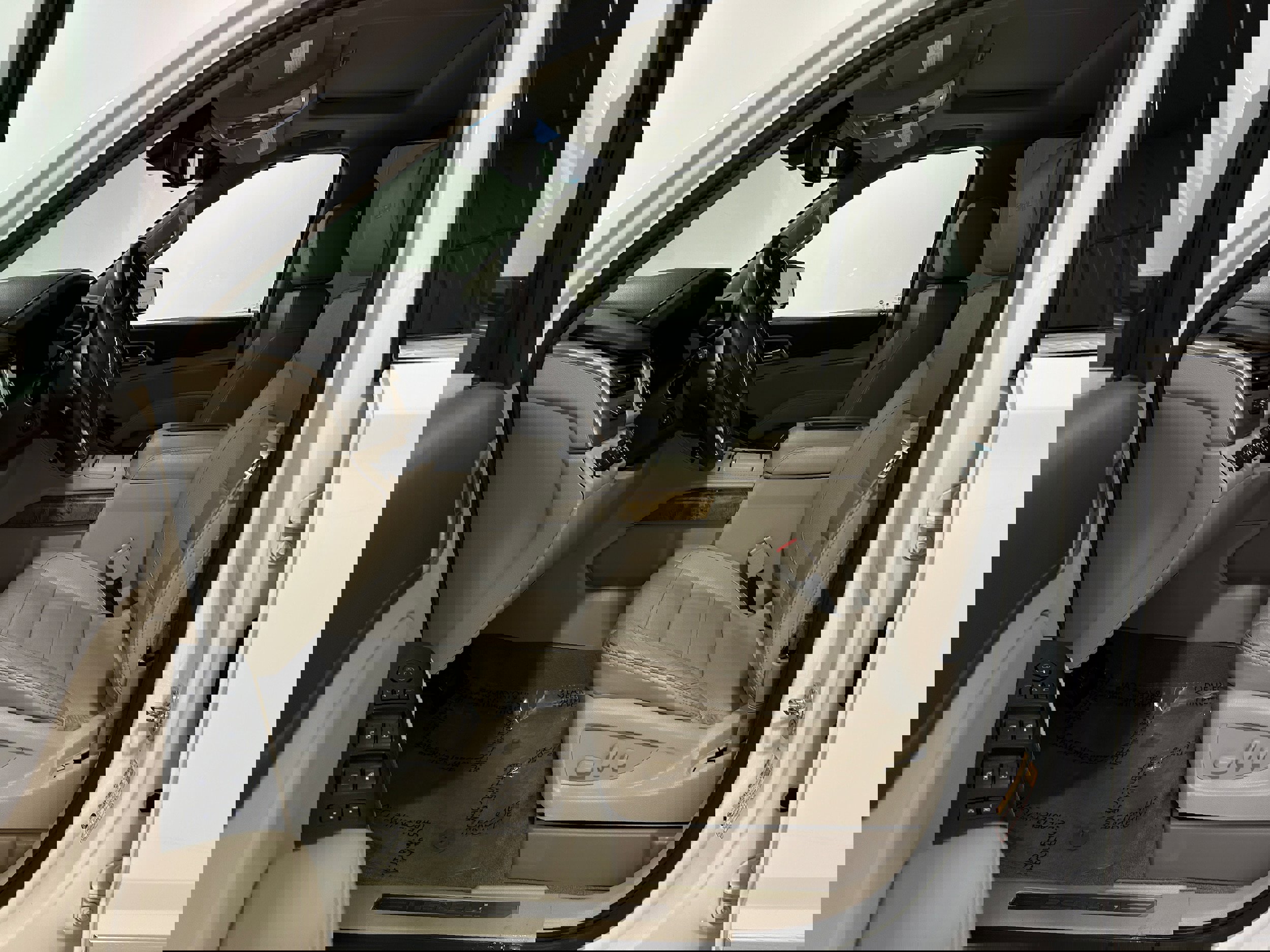 Used 2017 GMC Yukon XL Denali image 4