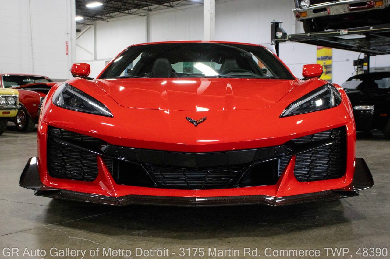Used 2023 Chevrolet Corvette Z06 w/ Z07 Performance Package RWD image 13