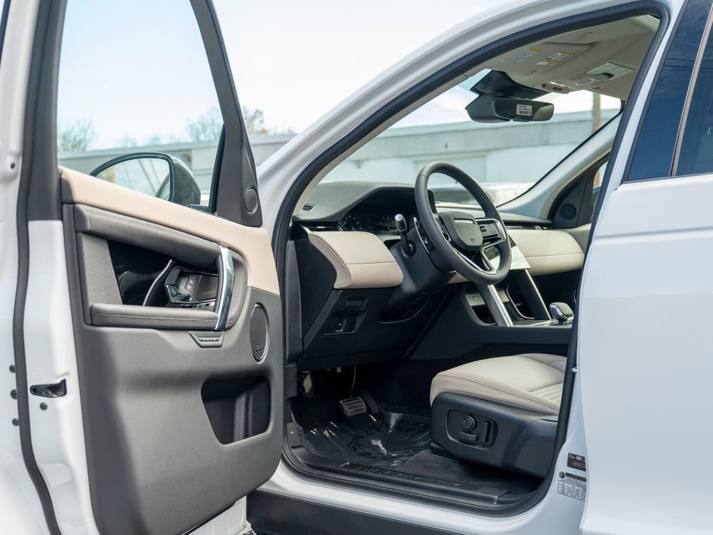 New 2025 Land Rover Discovery Sport S image 10