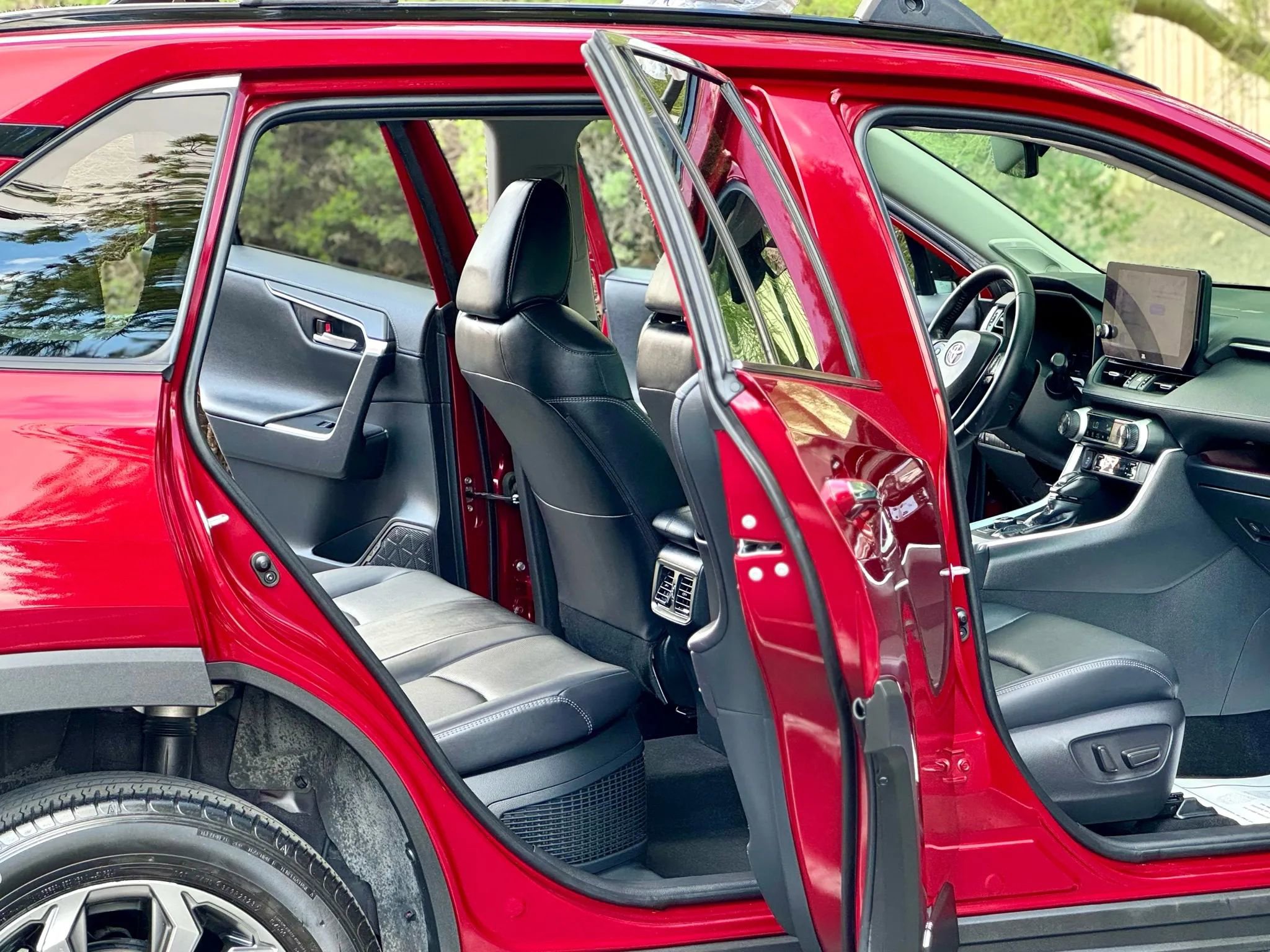 Used 2023 Toyota RAV4 Limited image 13