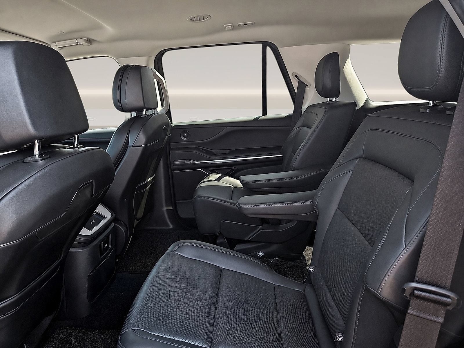 New 2027 Lincoln Navigator Premiere RWD image 9