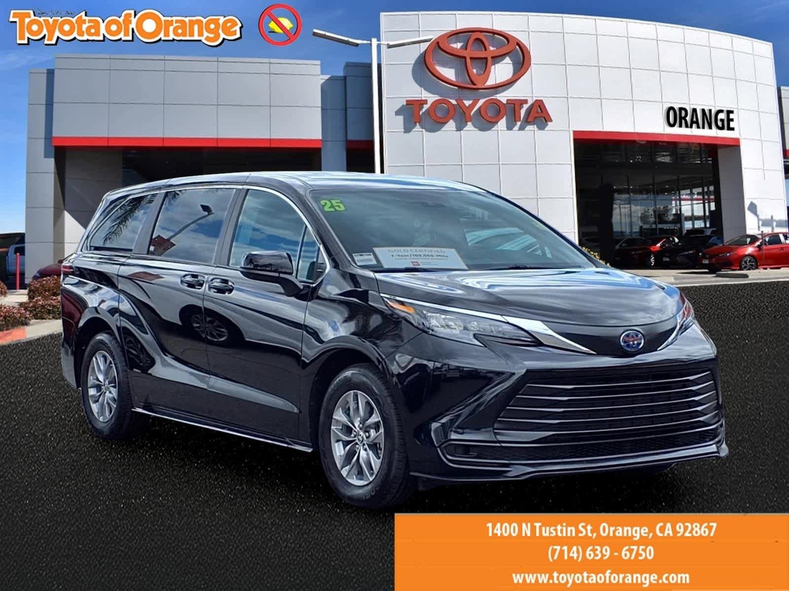 Certified 2025 Toyota Sienna LE FWD image 1