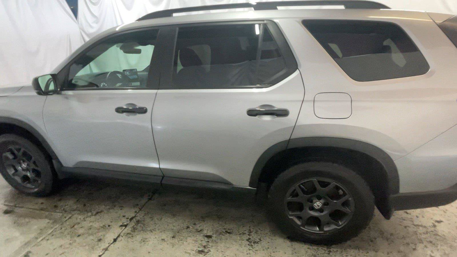 Certified 2025 Honda Pilot TrailSport image 11