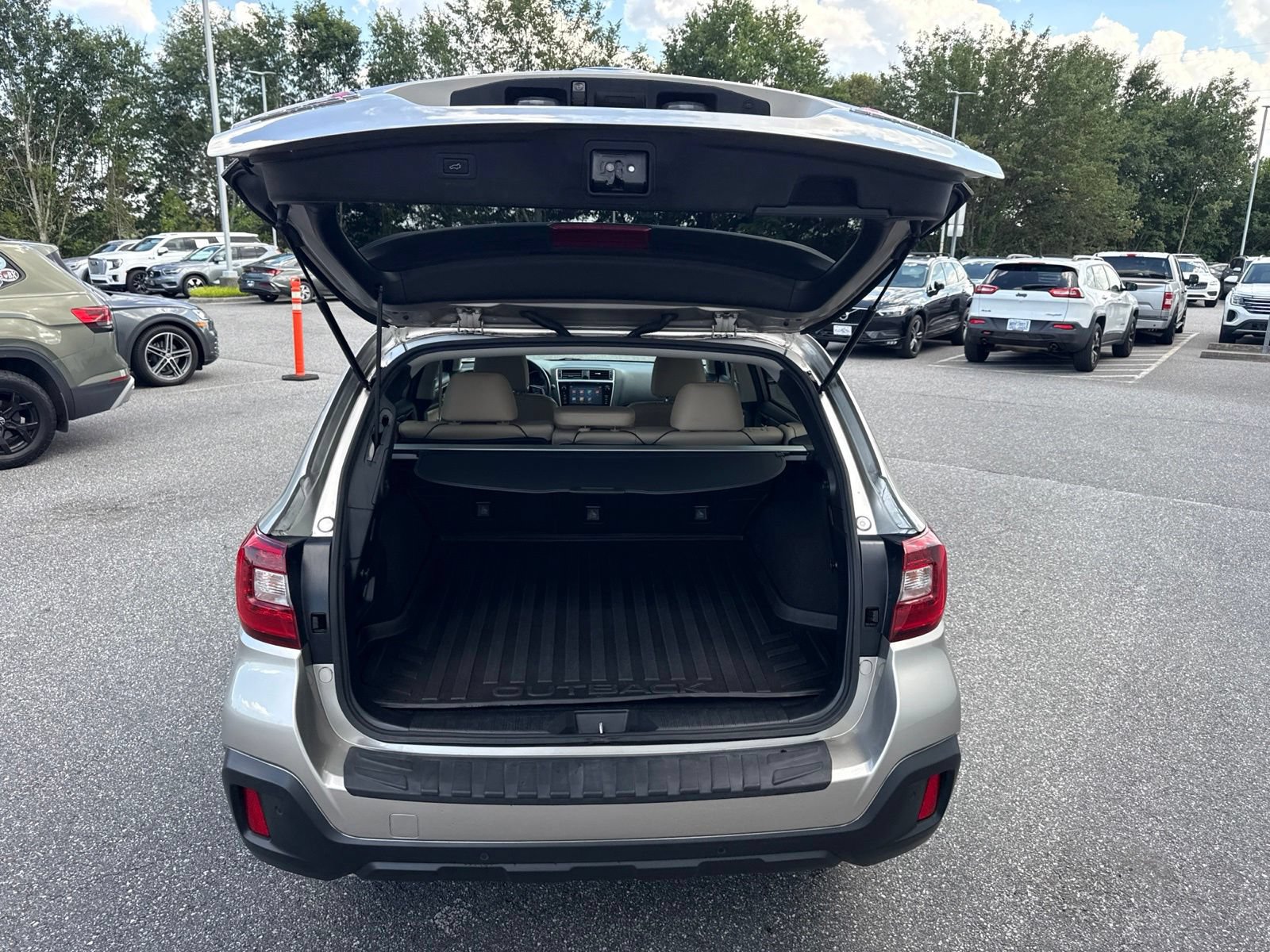 Used 2018 Subaru Outback 2.5i Limited AWD/4WD image 12