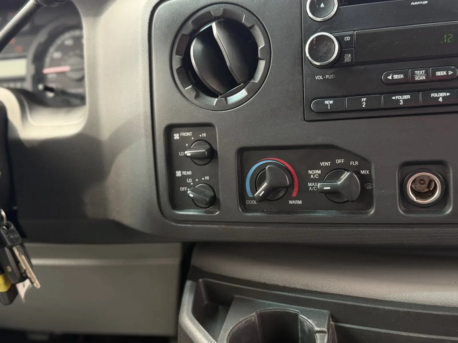 Used 2009 Ford E-350 and Econoline 350 XLT RWD image 26