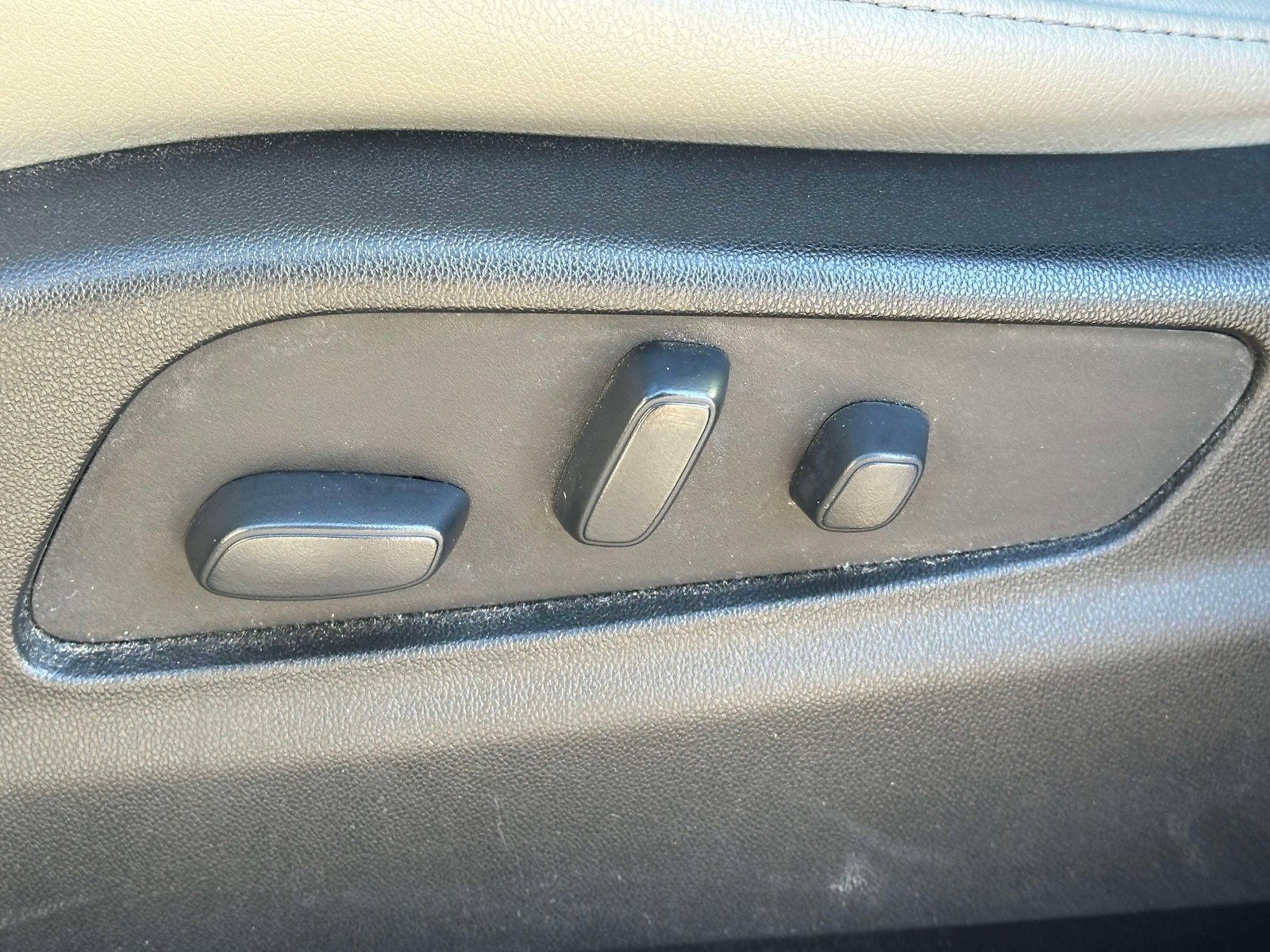 Used 2020 Cadillac XT4 Luxury w/ Cold Weather Package image 24